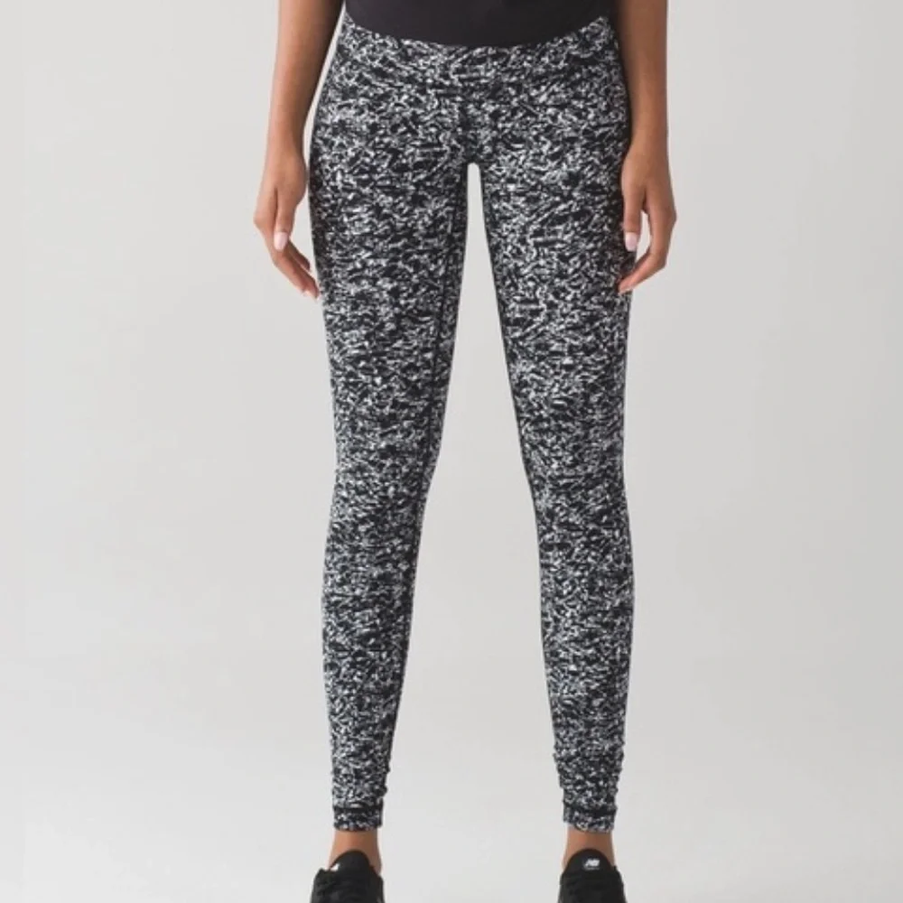 Lululemon Athletica Wunder under in ice wave Black and White Leggings size 8